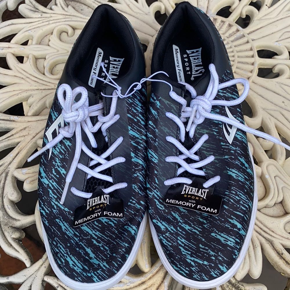 Everlast memory foam sneakers sz. 6.5 NWT